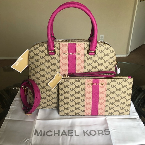 Michael Kors Handbags - 🆕 Michael Kors Cindy Satchel With Clutch